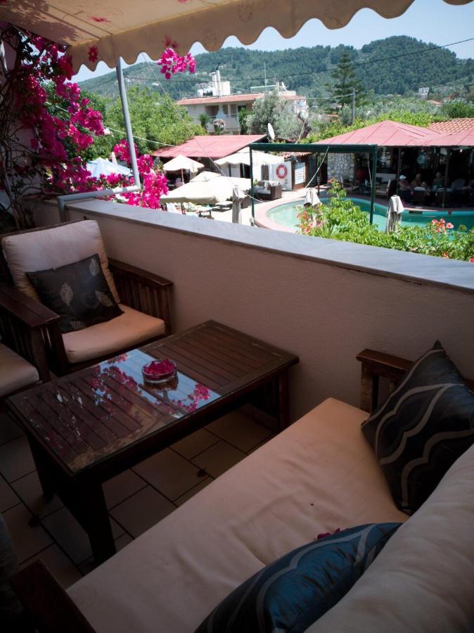 Oasis Aparthotel Skiathos Town Exterior photo