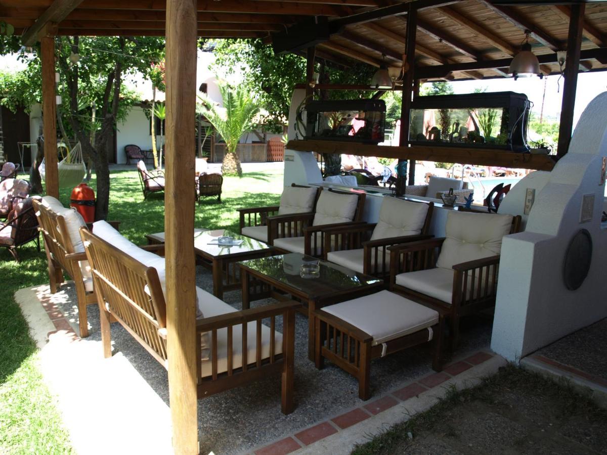 Oasis Aparthotel Skiathos Town Exterior photo