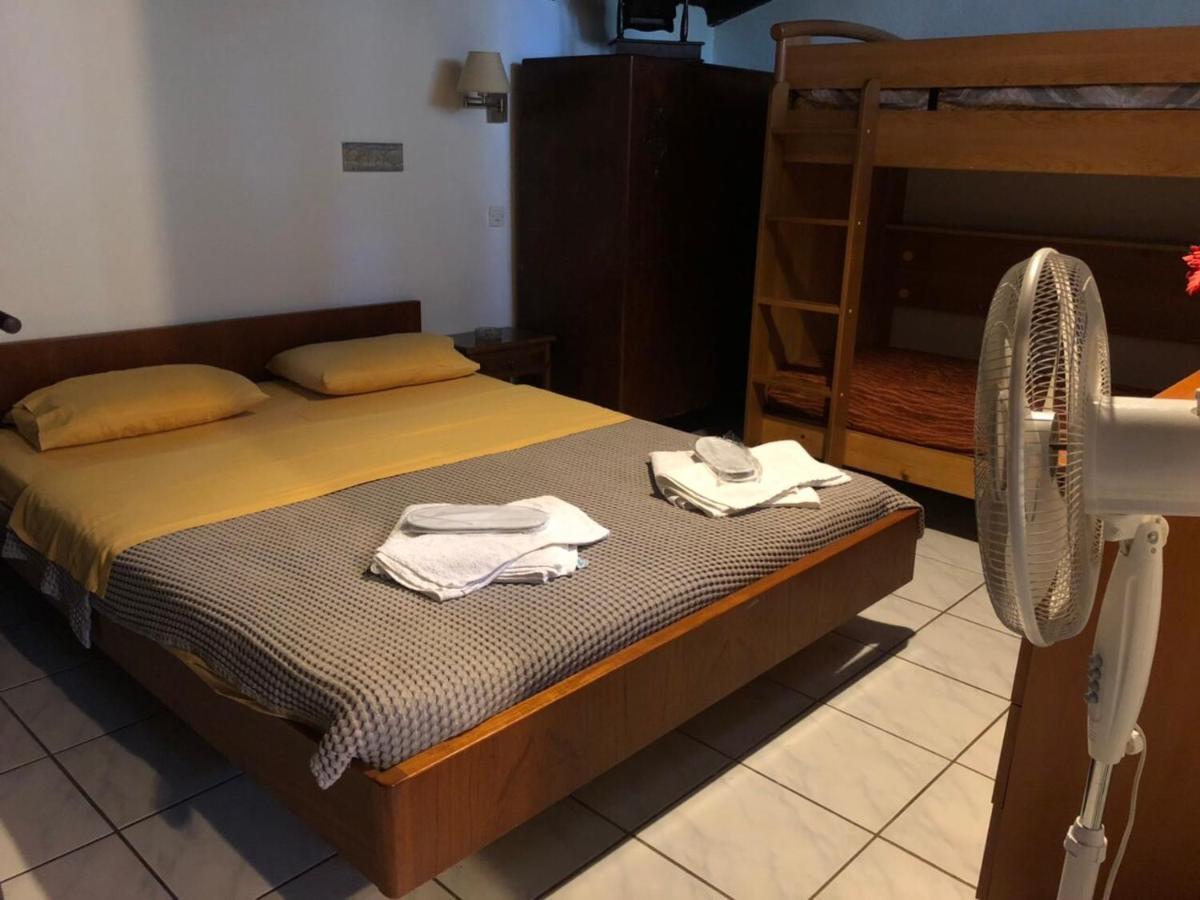 Oasis Aparthotel Skiathos Town Exterior photo