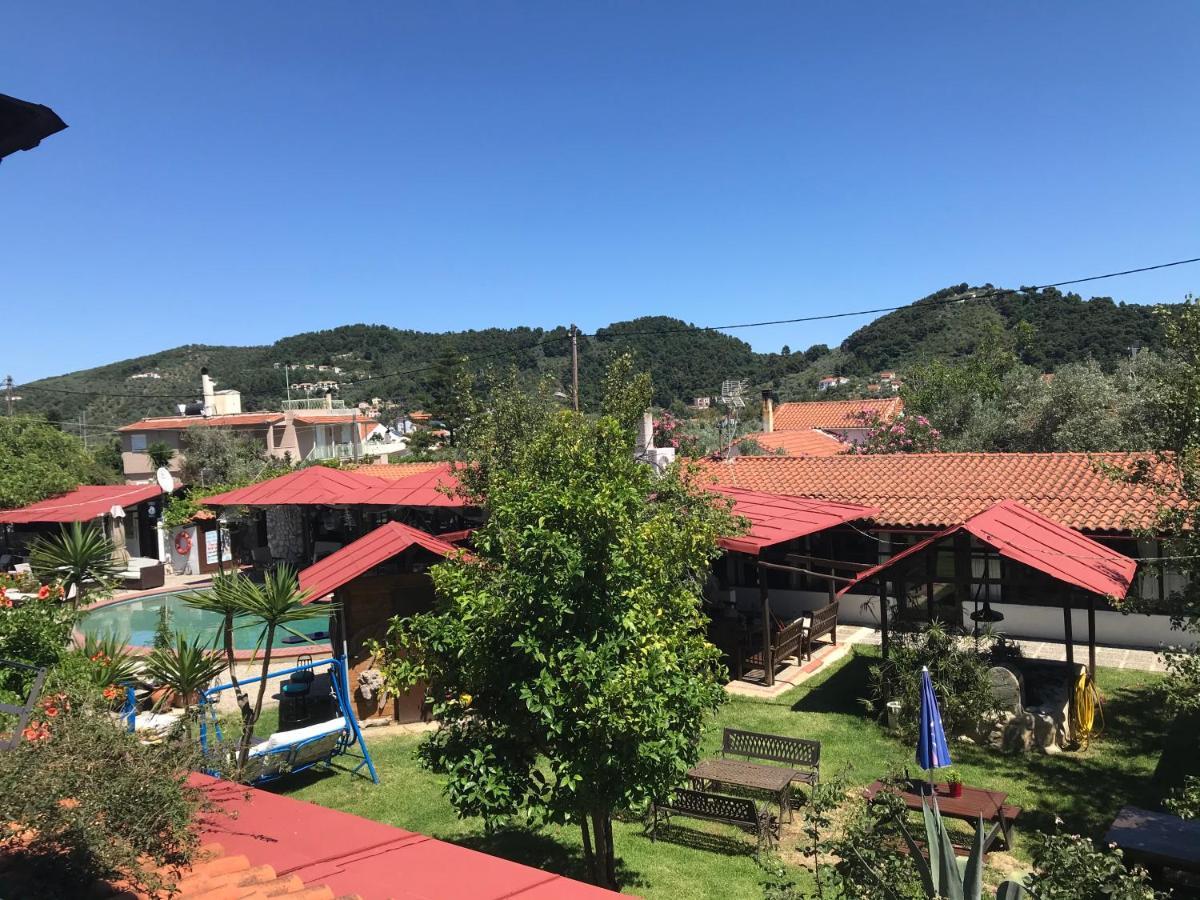 Oasis Aparthotel Skiathos Town Exterior photo